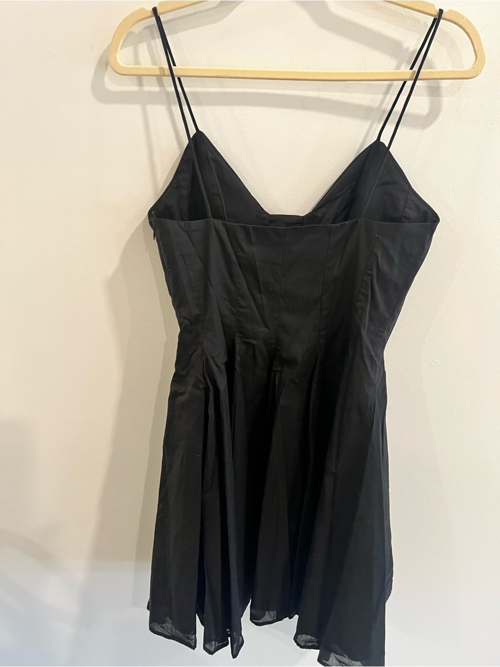 Zara mini dress bundle – black & white
Size Small (both) - Picture 7 of 9